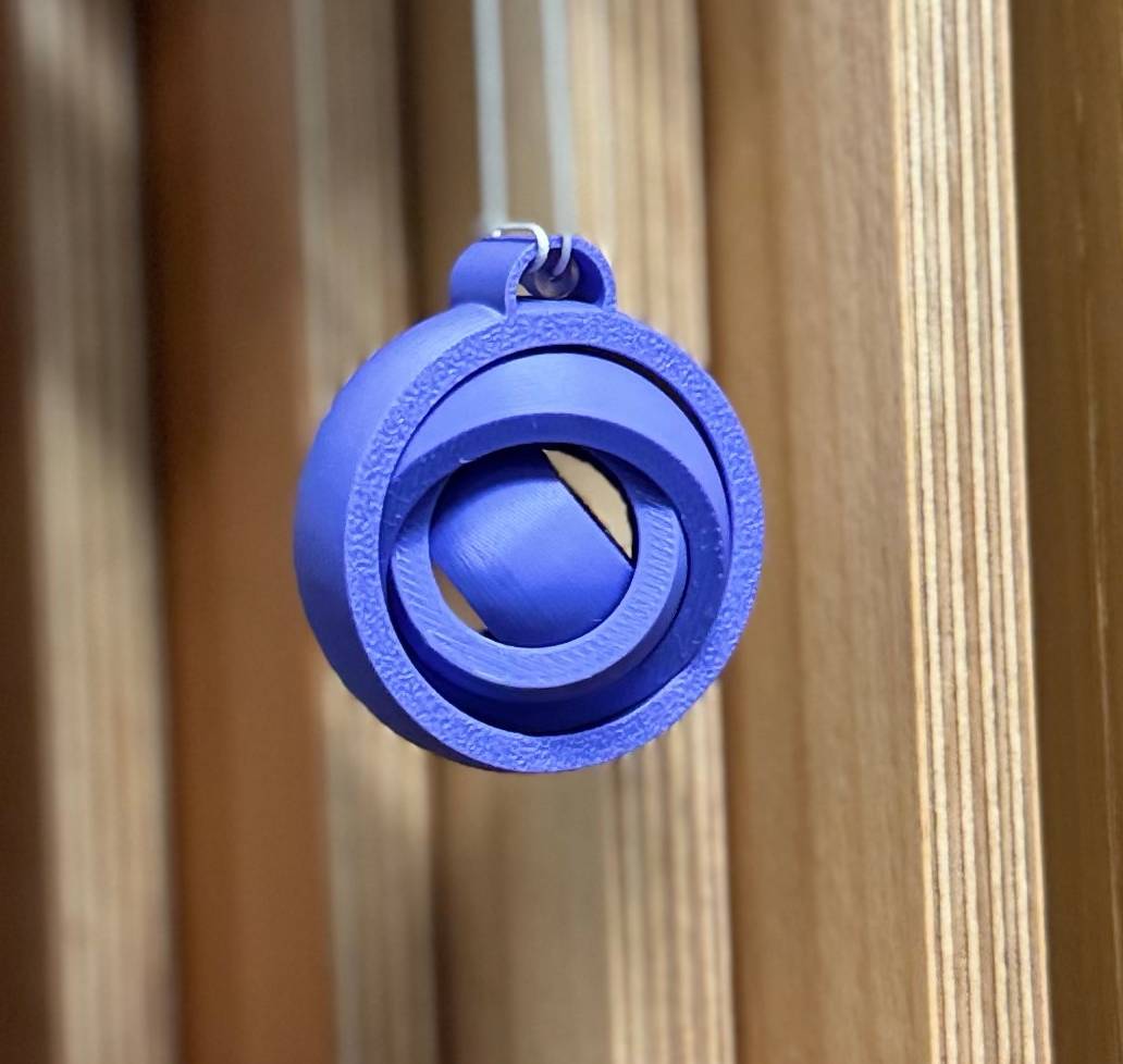 Lilafarbener Fidget-Ball